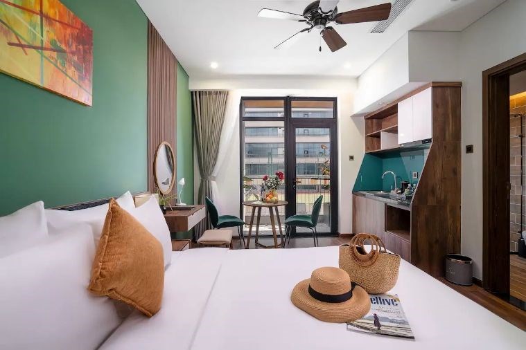 Studio King Room with Balcony City View